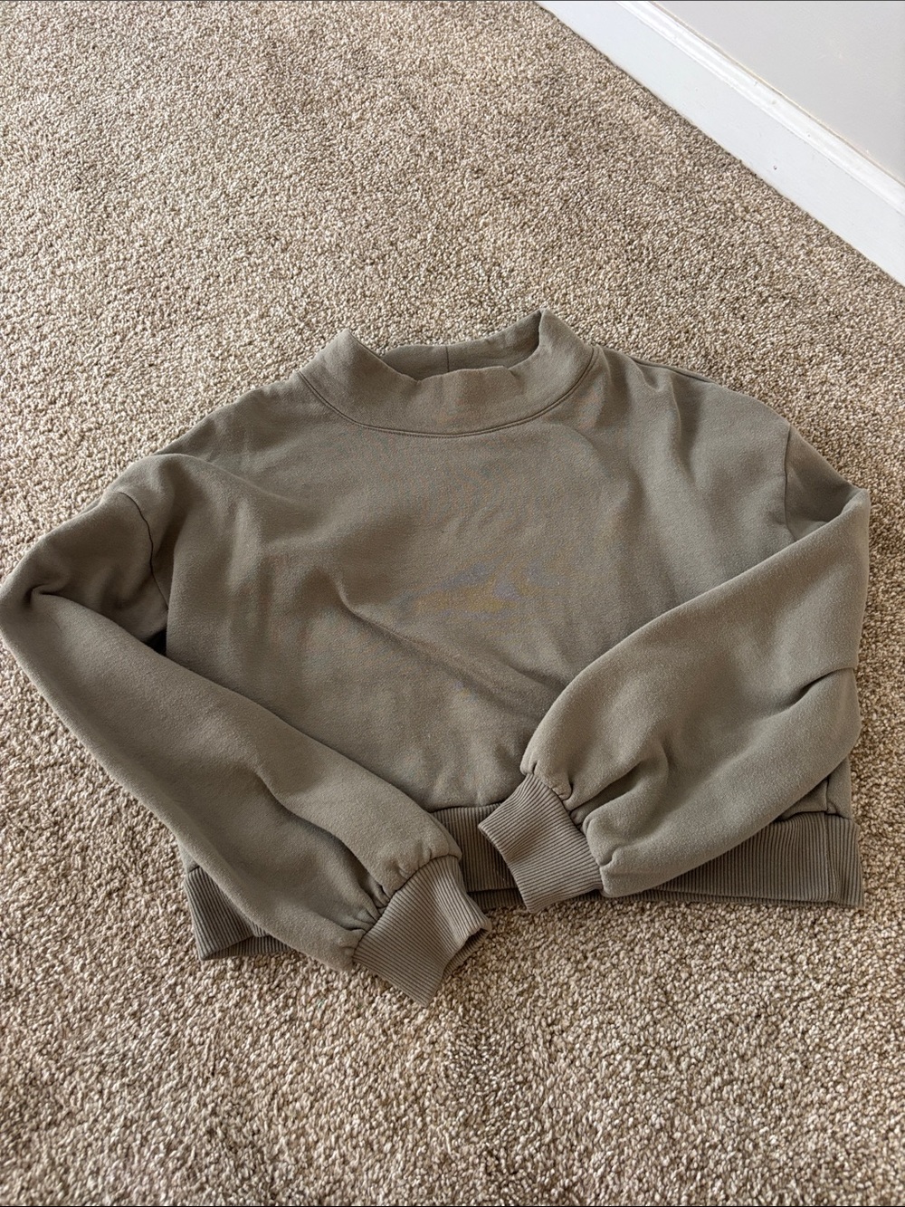 Cropped Mock Neck Sweatshirt in Olive